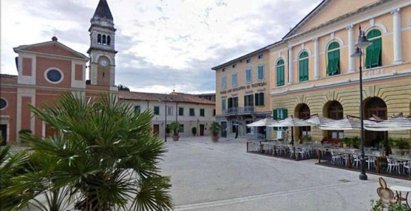 negozio in vendita a Casciana Terme Lari in zona Casciana Terme