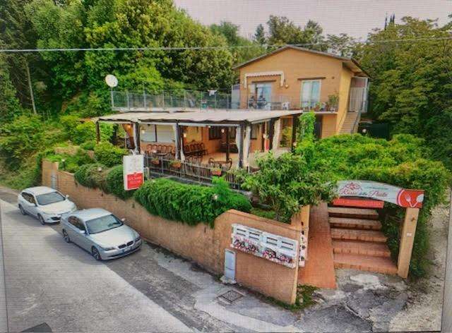 locale commerciale in vendita a Casciana Terme Lari in zona Lari