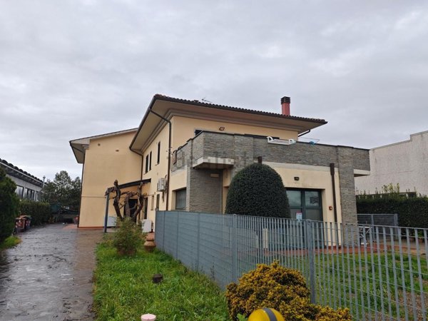 casa indipendente in vendita a Casciana Terme Lari in zona Perignano
