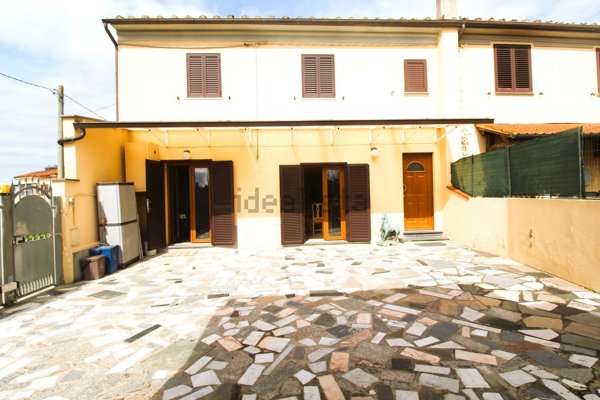 casa indipendente in vendita a Casciana Terme Lari in zona Perignano