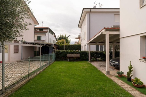 casa indipendente in vendita a Casciana Terme Lari in zona Perignano