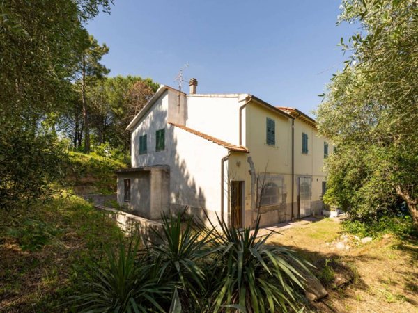 casa indipendente in vendita a Casciana Terme Lari in zona Lari
