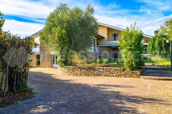 casa indipendente in vendita a Casciana Terme Lari in zona Perignano