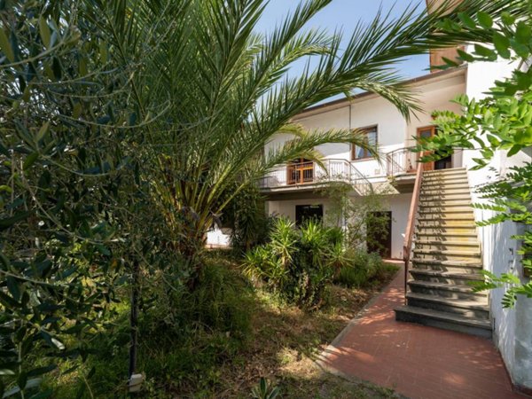 casa indipendente in vendita a Casciana Terme Lari in zona Lari