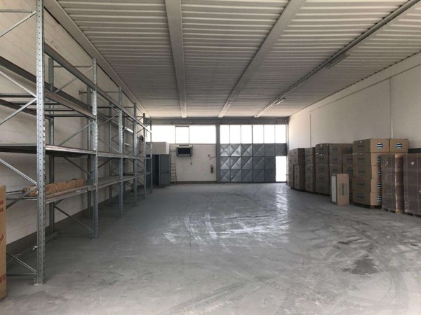 capannone in vendita a Casciana Terme Lari in zona Perignano
