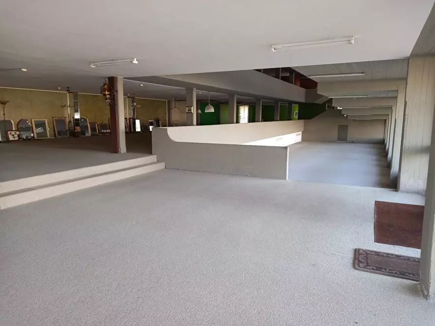 negozio in vendita a Casciana Terme Lari in zona Perignano