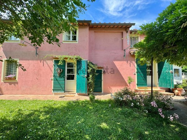 casa indipendente in vendita a Casciana Terme Lari in zona Lari