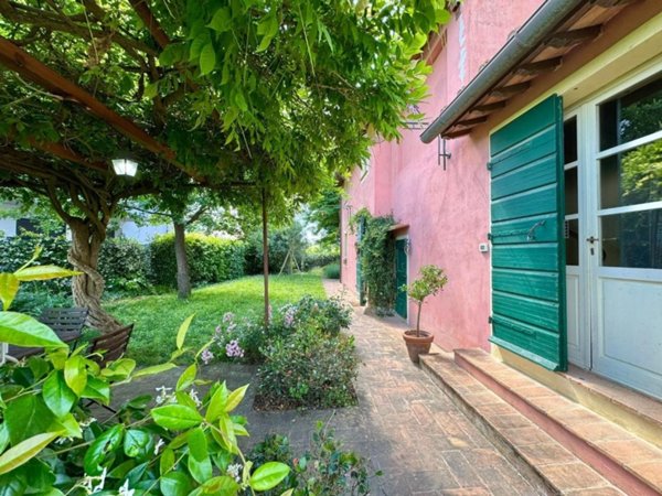 casa indipendente in vendita a Casciana Terme Lari in zona Spinelli