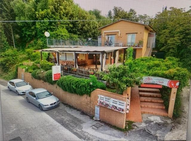 locale commerciale in vendita a Casciana Terme Lari in zona Lari