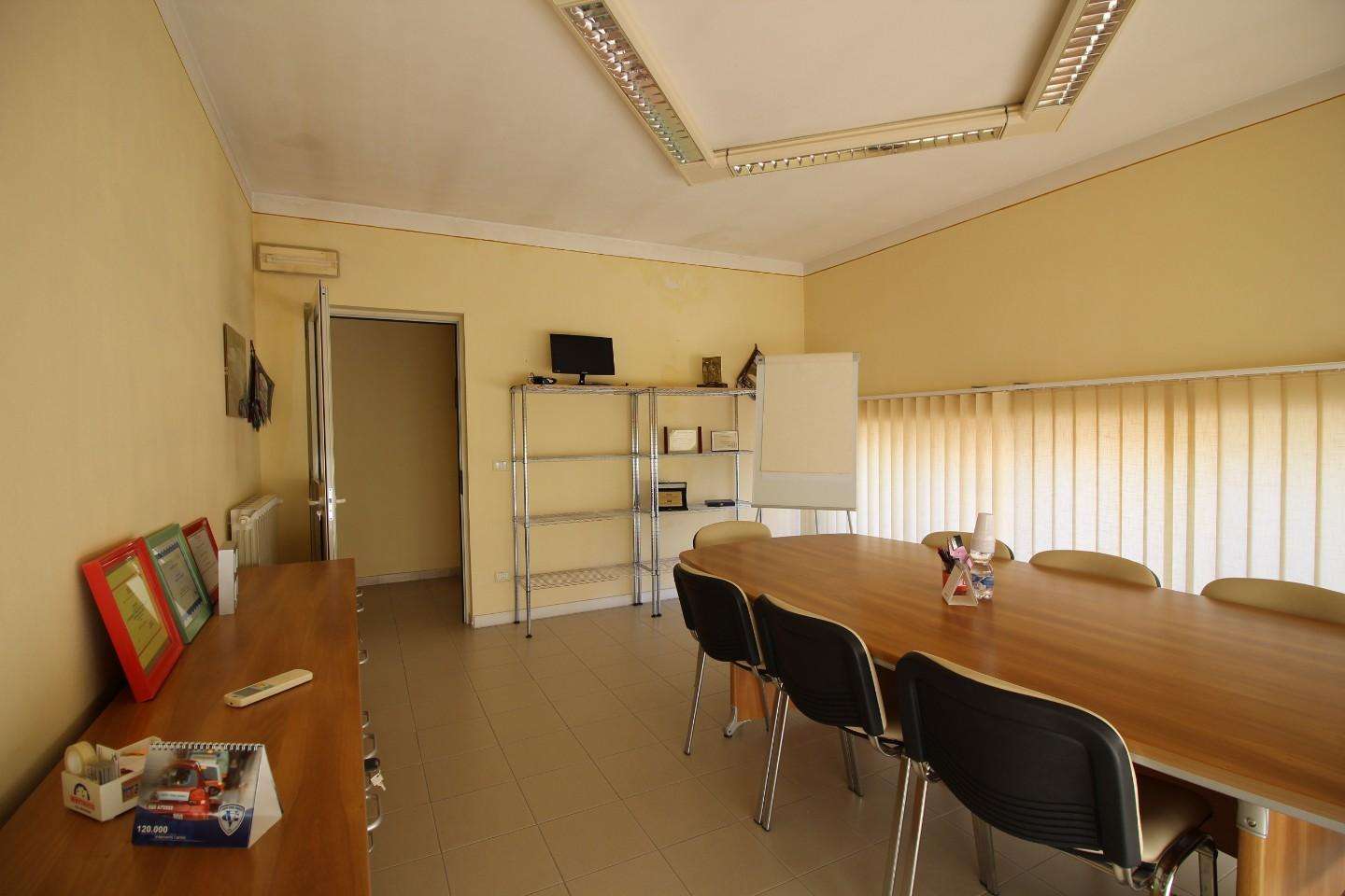 capannone in vendita a Casciana Terme Lari in zona Perignano