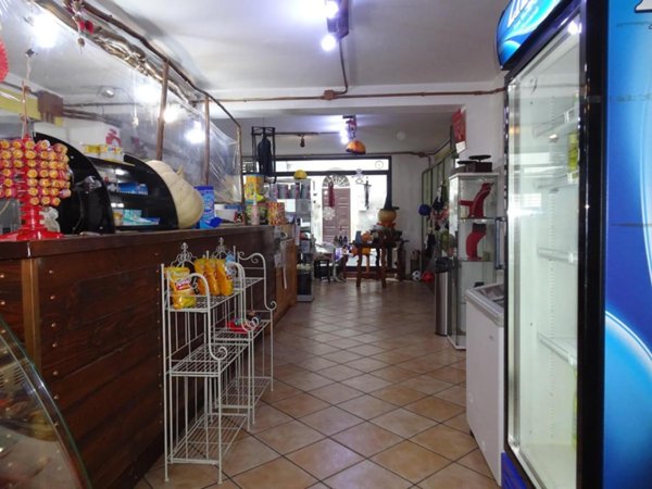 negozio in vendita a Casciana Terme Lari in zona Lari