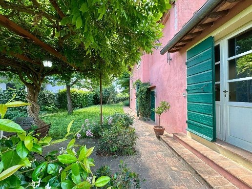 casa indipendente in vendita a Casciana Terme Lari in zona Spinelli
