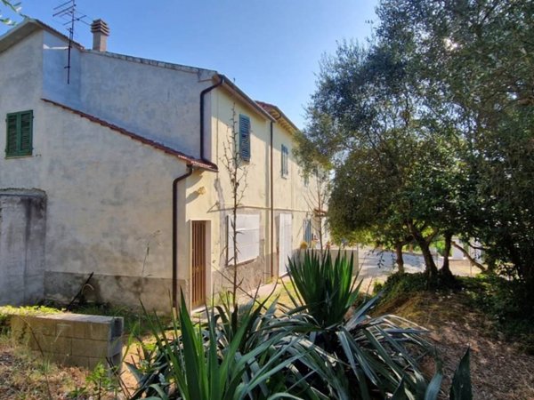 casa indipendente in vendita a Casciana Terme Lari in zona Lari