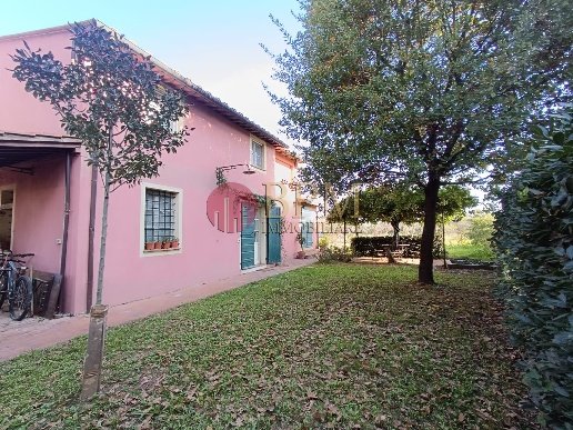 casa indipendente in vendita a Casciana Terme Lari in zona Spinelli