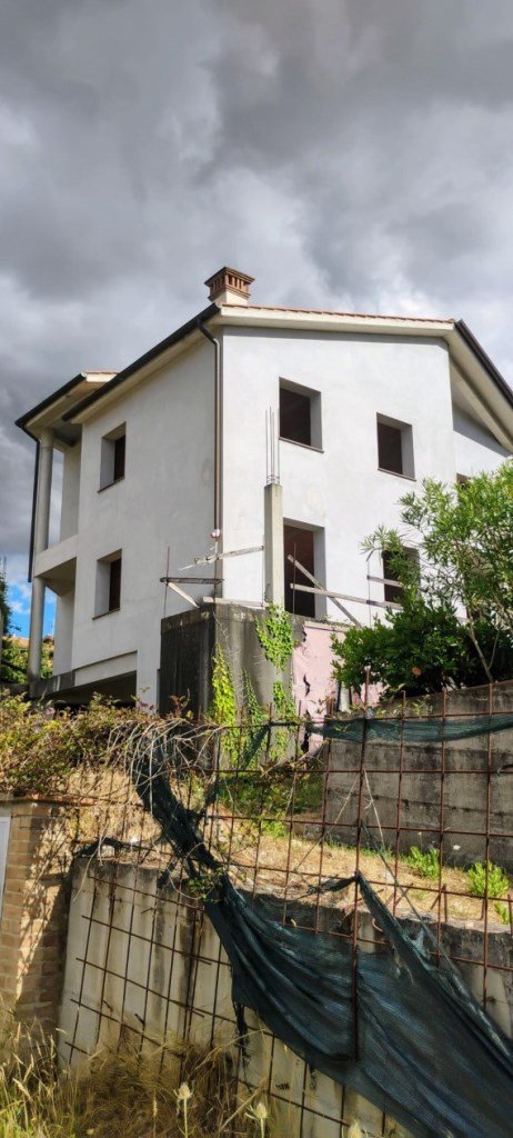 casa indipendente in vendita a Casciana Terme Lari in zona Lari