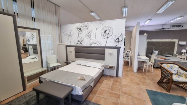 negozio in vendita a Casciana Terme Lari in zona Lari