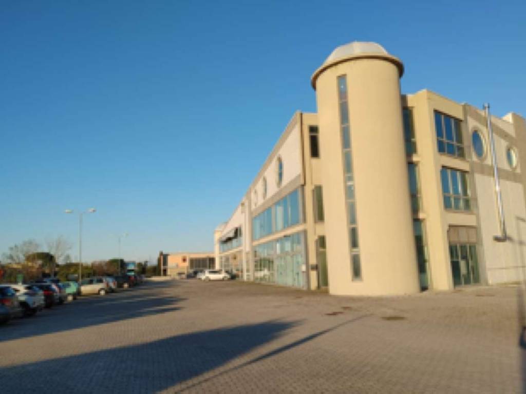 negozio in vendita a Casciana Terme Lari in zona La Capannina