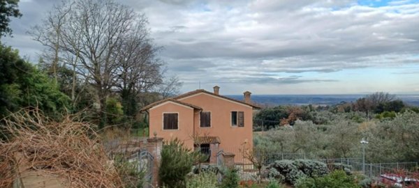negozio in vendita a Casciana Terme Lari in zona Casciana Terme