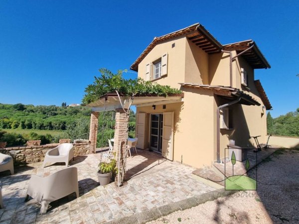 casa indipendente in vendita a Casciana Terme Lari in zona Lari