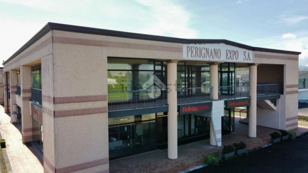 locale commerciale in vendita a Casciana Terme Lari in zona Perignano