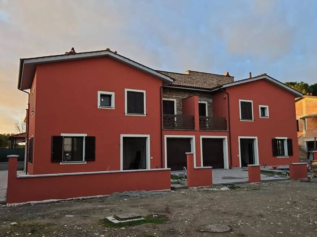 casa indipendente in vendita a Casciana Terme Lari in zona Perignano
