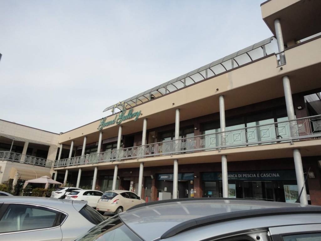 locale commerciale in vendita a Casciana Terme Lari in zona Perignano