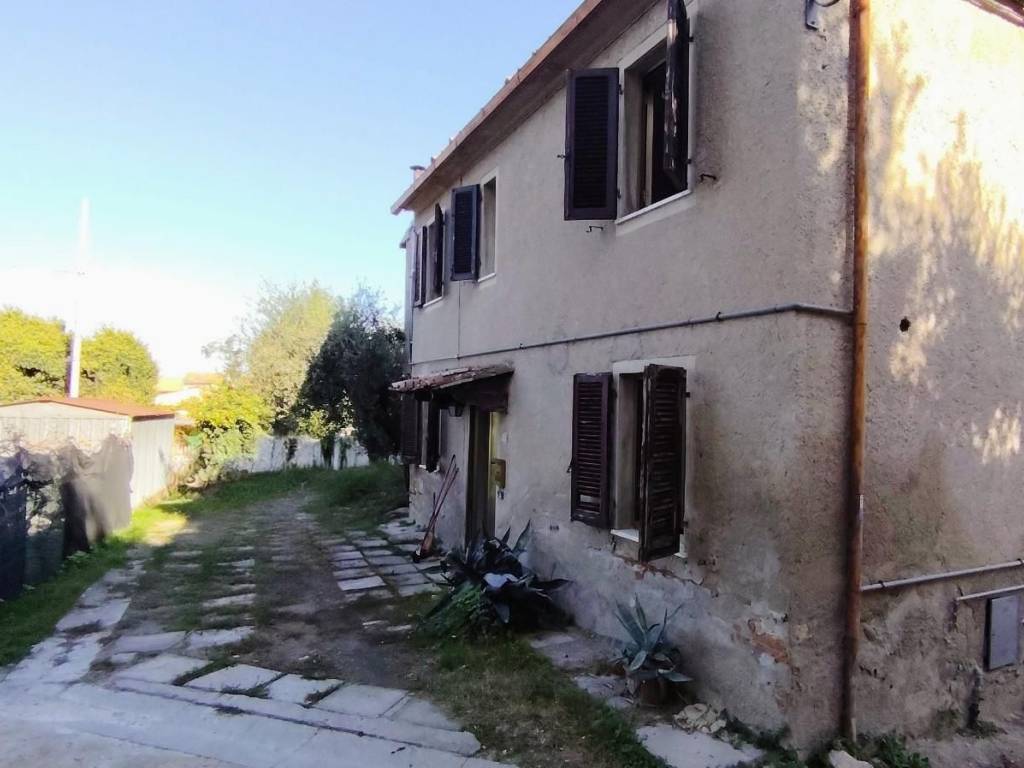 casa indipendente in vendita a Casciana Terme Lari in zona Perignano