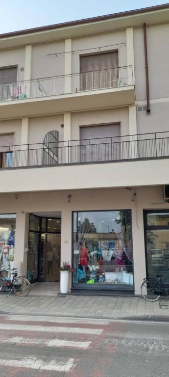 negozio in vendita a Casciana Terme Lari in zona Perignano