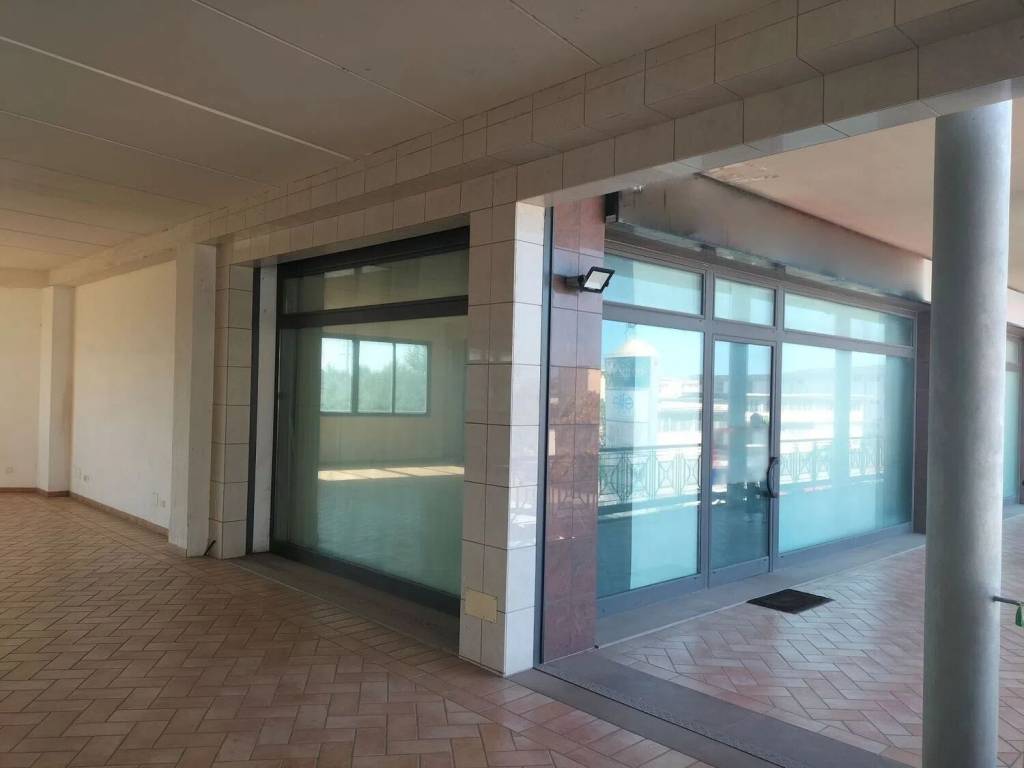 negozio in vendita a Casciana Terme Lari in zona Perignano