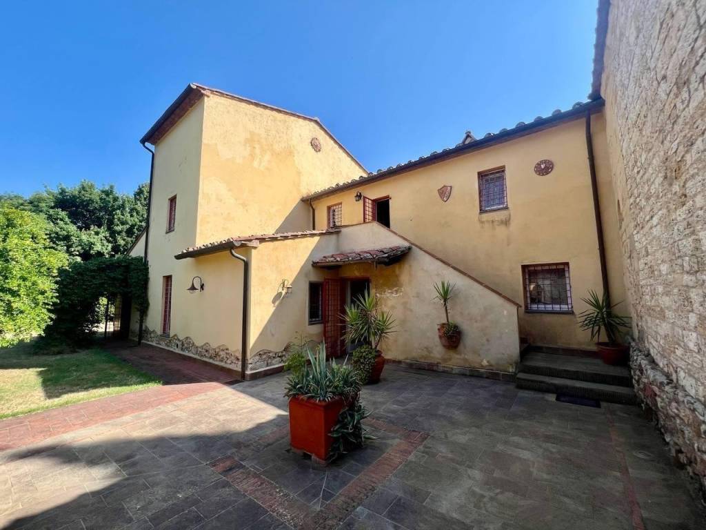 casa indipendente in vendita a Casciana Terme Lari in zona Collemontanino
