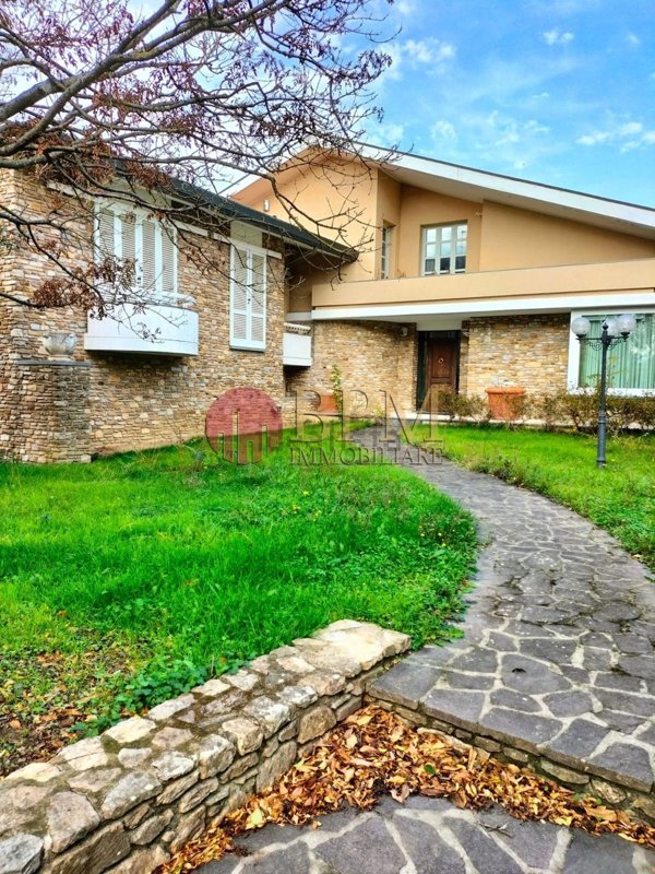 casa indipendente in vendita a Casciana Terme Lari in zona Perignano