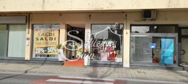 locale commerciale in vendita a Casciana Terme Lari in zona Perignano