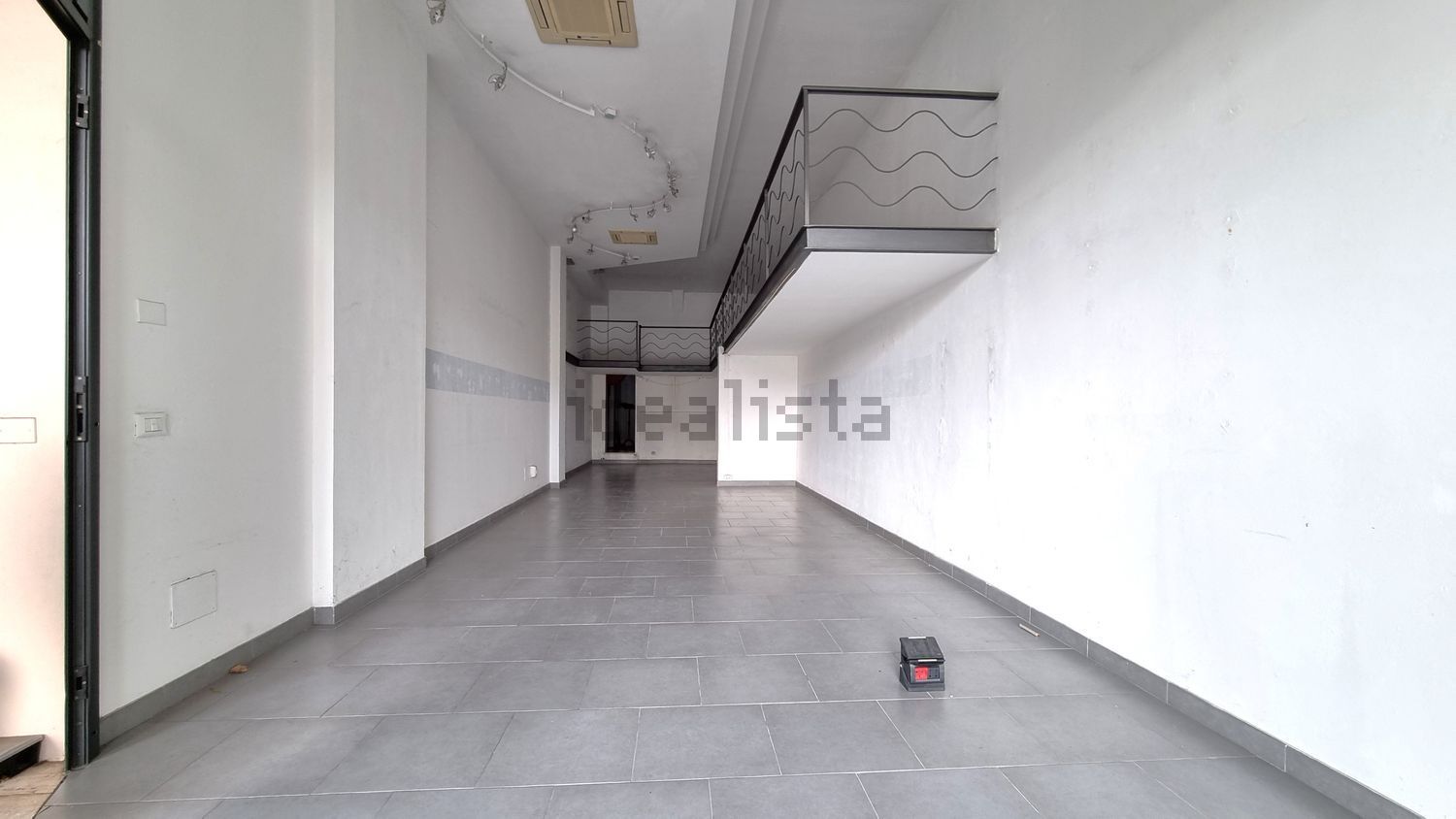 locale commerciale in vendita a Casciana Terme Lari in zona Perignano