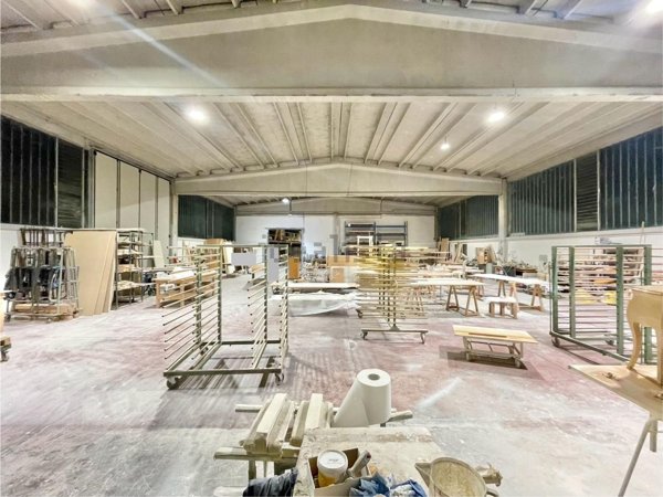 capannone in vendita a Casciana Terme Lari in zona Perignano