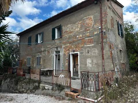 casa indipendente in vendita a Casciana Terme Lari in zona Lari