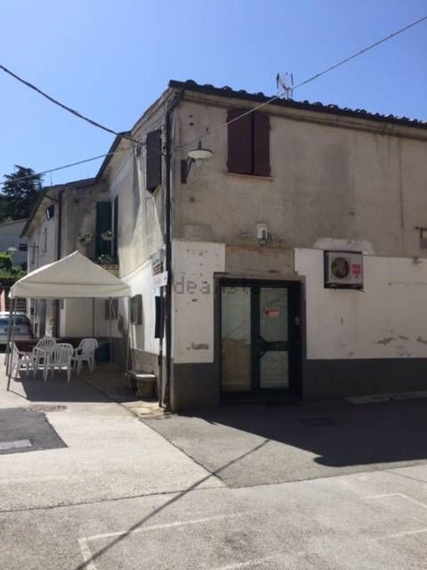 locale commerciale in vendita a Casciana Terme Lari in zona Parlascio