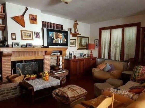 casa indipendente in vendita a Casciana Terme Lari in zona Perignano