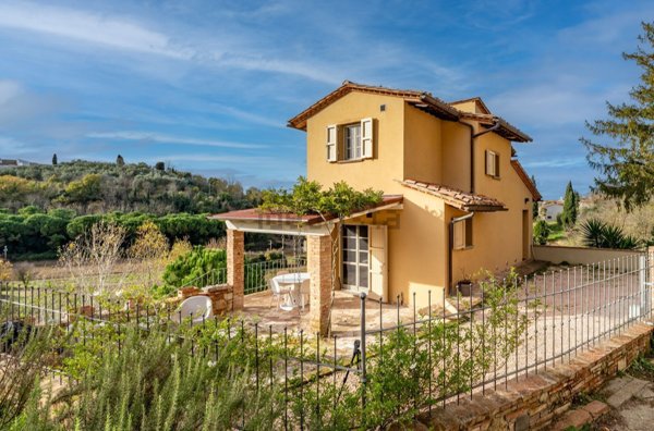 casa indipendente in vendita a Casciana Terme Lari in zona Lari