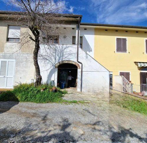 casa indipendente in vendita a Casciana Terme Lari in zona Boschi