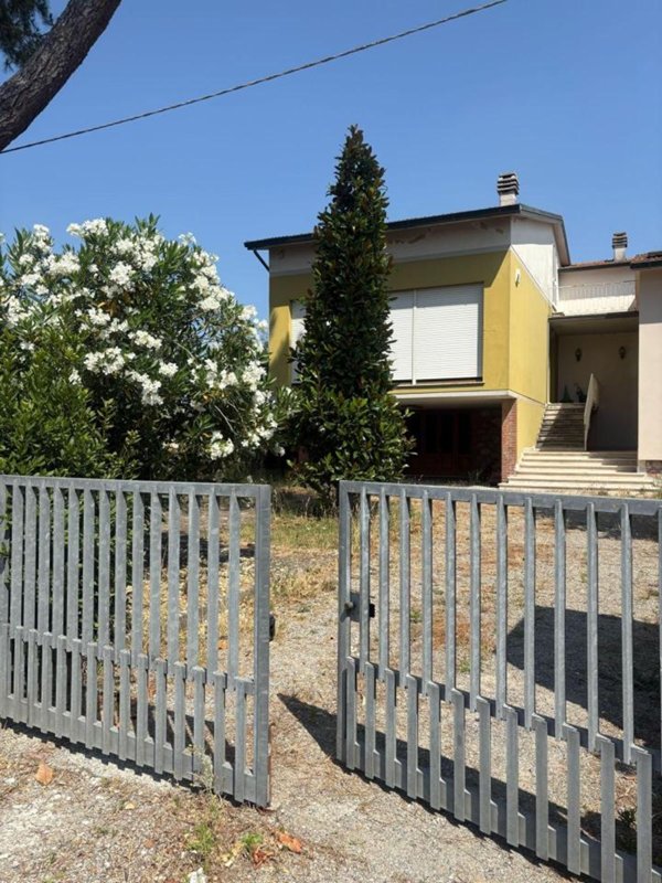casa indipendente in vendita a Casciana Terme Lari in zona Perignano
