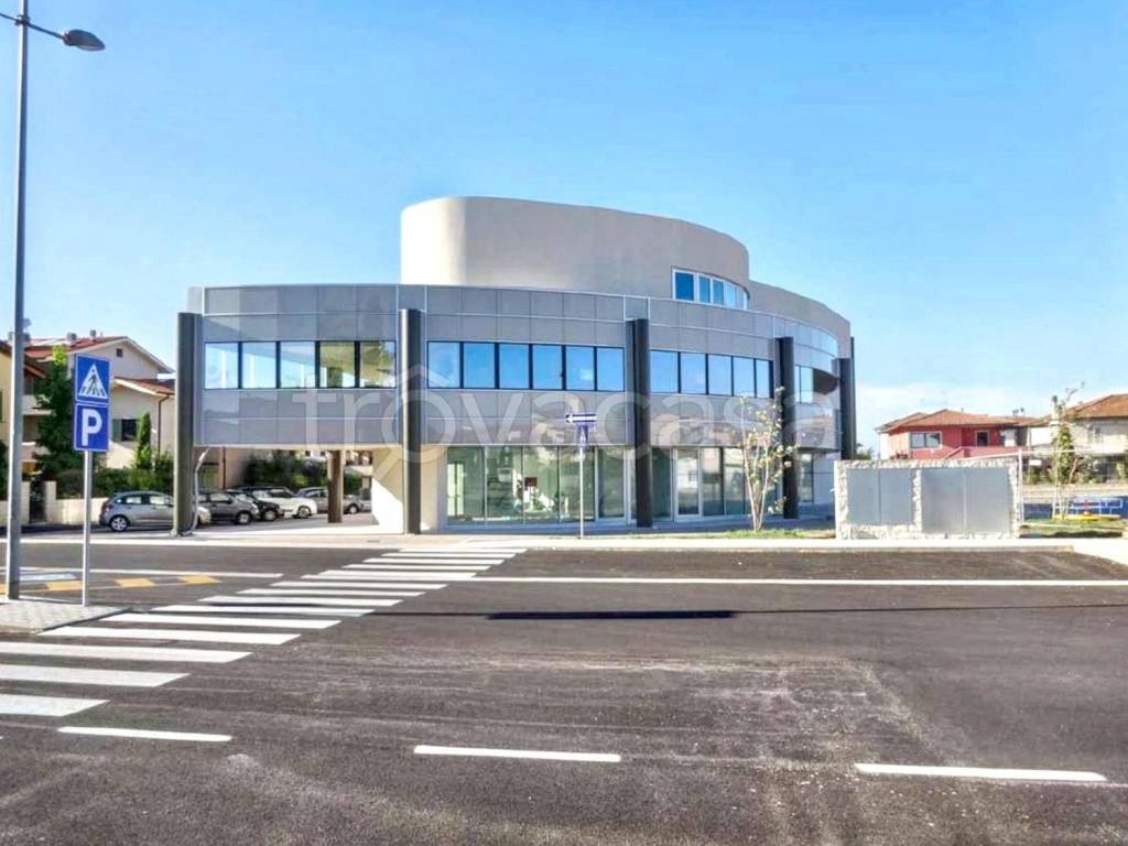 locale commerciale in vendita a Casciana Terme Lari