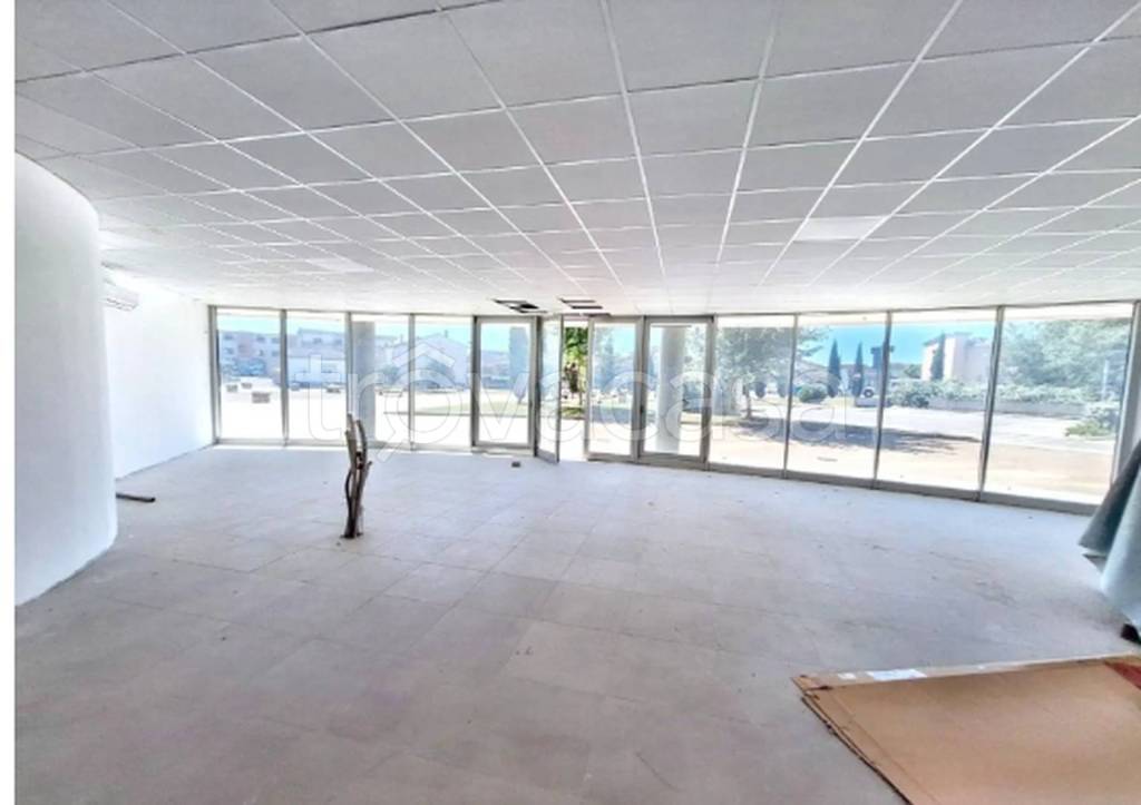 negozio in vendita a Casciana Terme Lari in zona Perignano