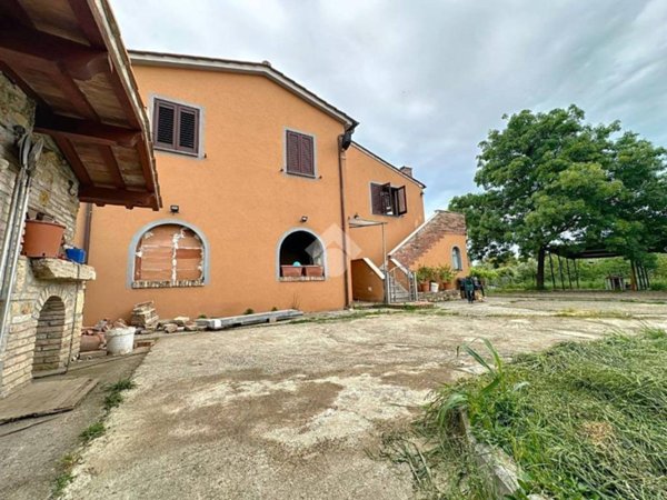 casa indipendente in vendita a Casciana Terme Lari in zona Collemontanino
