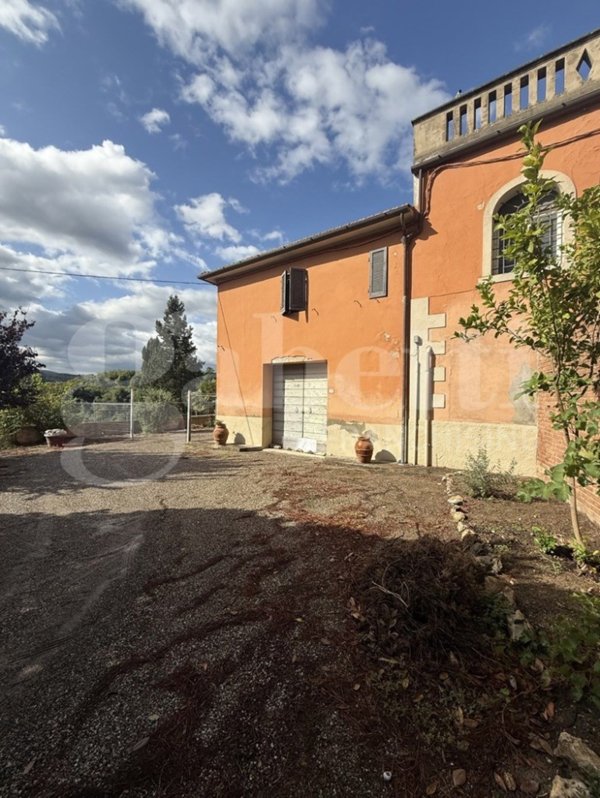 casa indipendente in vendita a Casciana Terme Lari in zona Lari