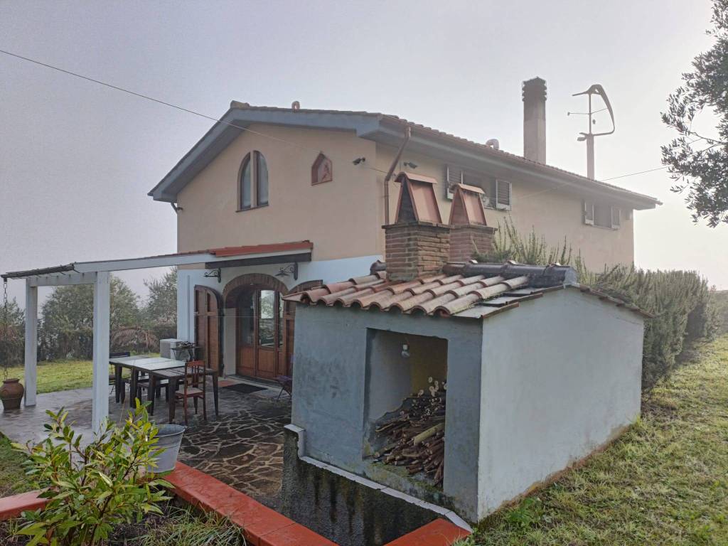 casa indipendente in vendita a Casciana Terme Lari in zona Parlascio
