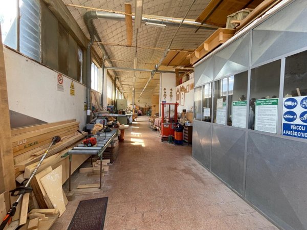 locale di sgombero in vendita a Casciana Terme Lari in zona Perignano