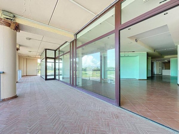 negozio in vendita a Casciana Terme Lari in zona Perignano