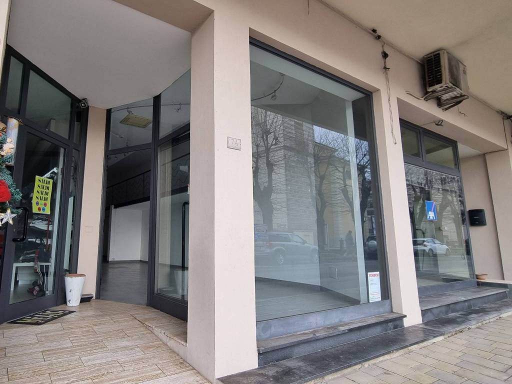 negozio in vendita a Casciana Terme Lari in zona Perignano