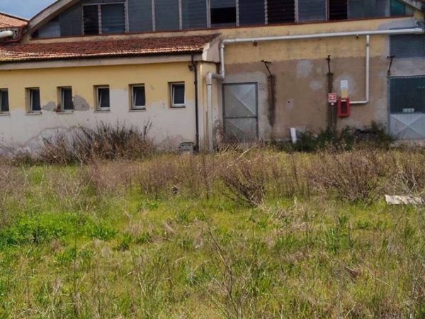 locale commerciale in vendita a Casciana Terme Lari