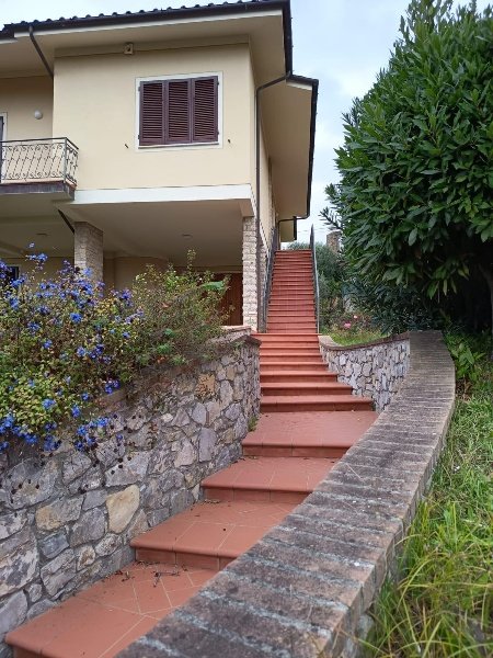 casa indipendente in vendita a Casciana Terme Lari in zona Lari